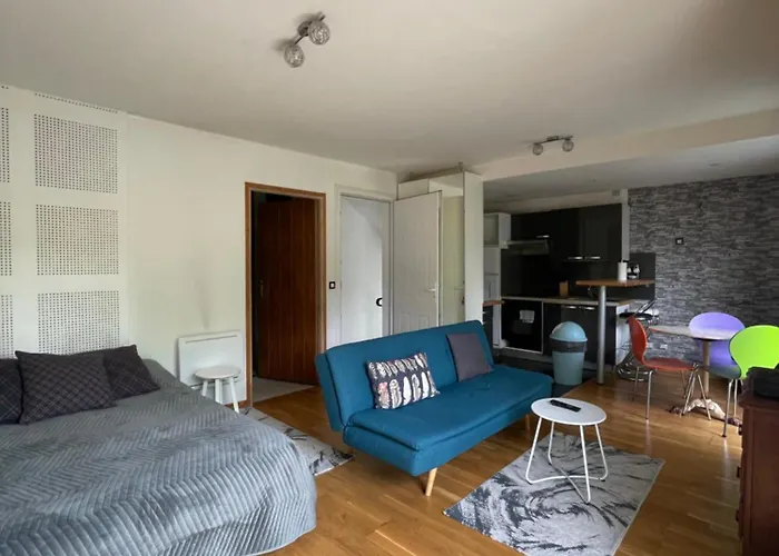 Appartement Cosy Et Spacieux Avec Une Belle Vue Sur Jardin, Proche Des Commodites Et A Moins De 30 Minutes De Paris En Transport