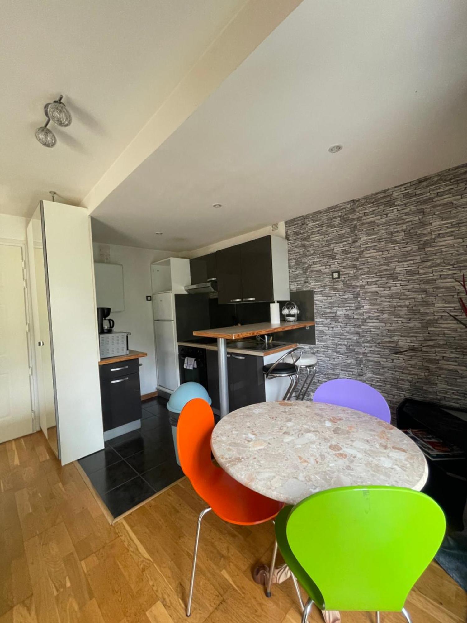 Cosy Et Spacieux Avec Belle Vue Sur Jardin, Proche Des Commodites Et A Moins De 30 Minutes De Paris En Transport Appartement *